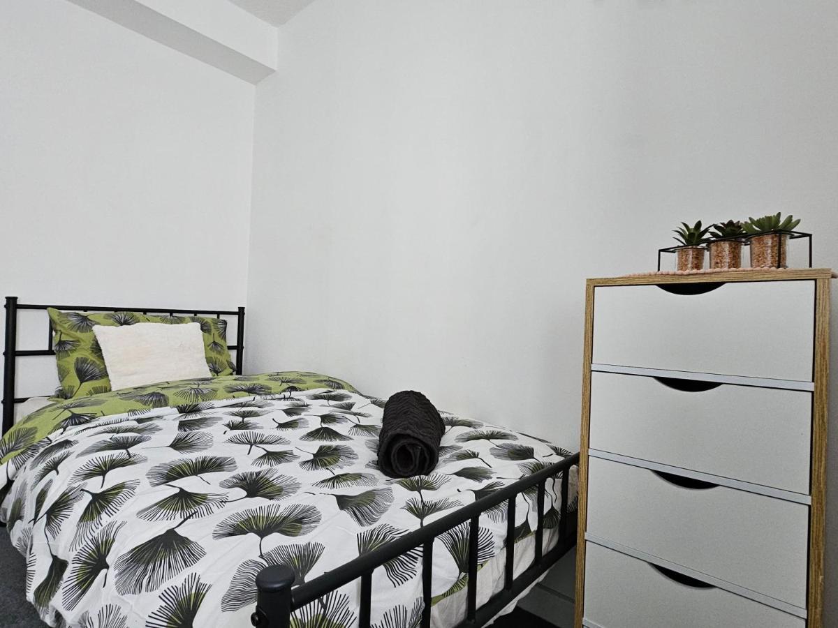Guest House - Close To All Amenities Northampton Luaran gambar